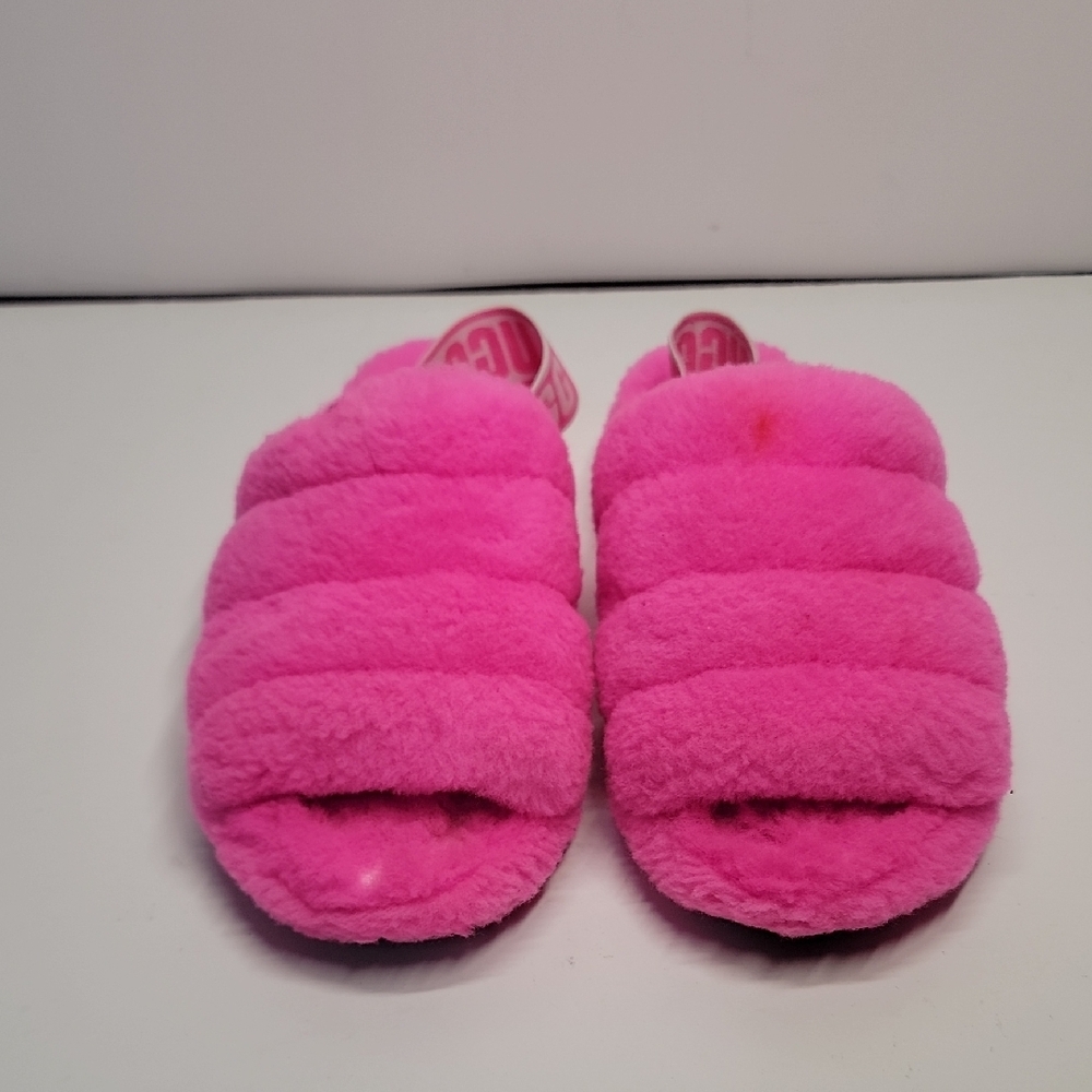 UGG PINK SLIPPERS WMS SIZE 6